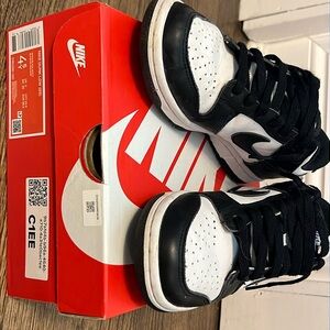 PANDAS NIKE DUNK LOW (Grade School) size 4.5 youth